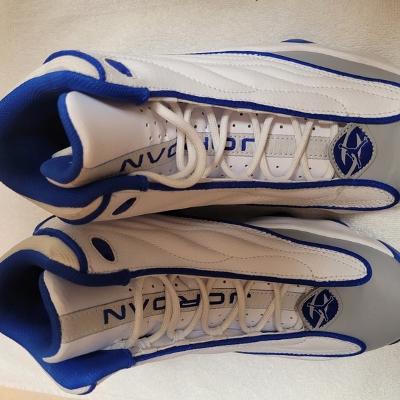 👟 🔹️Jordan🔹️jordan Pro Strong White Hyper Royal size 6 Youth sneakers ✨️👟 - Picture 4 of 9